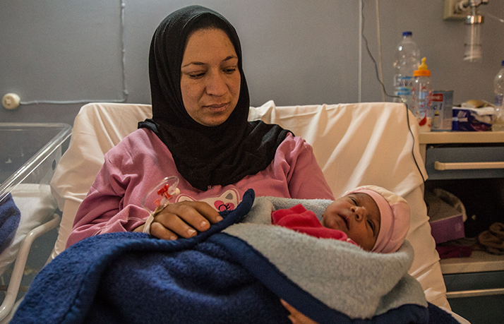 Madre y bebé refugiados