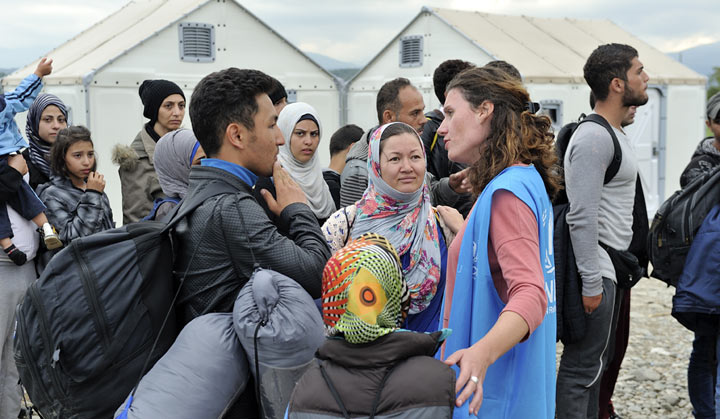 ACNUR asiste con información apoyo y refugio a los refugiados