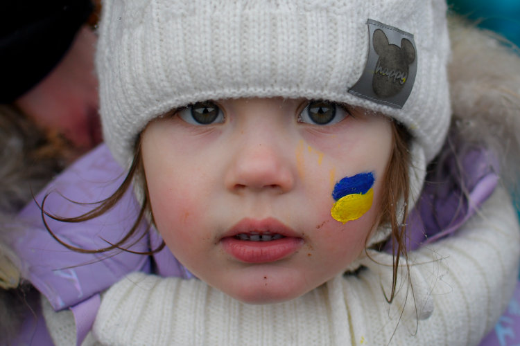 Niña refugiada de Ucrania
