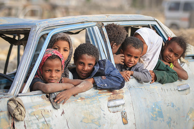 Niños desplazados yemenís