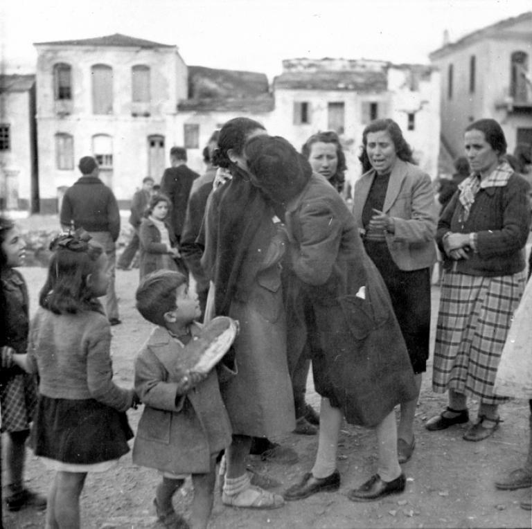 Refugiados griegos vuelven a Samos