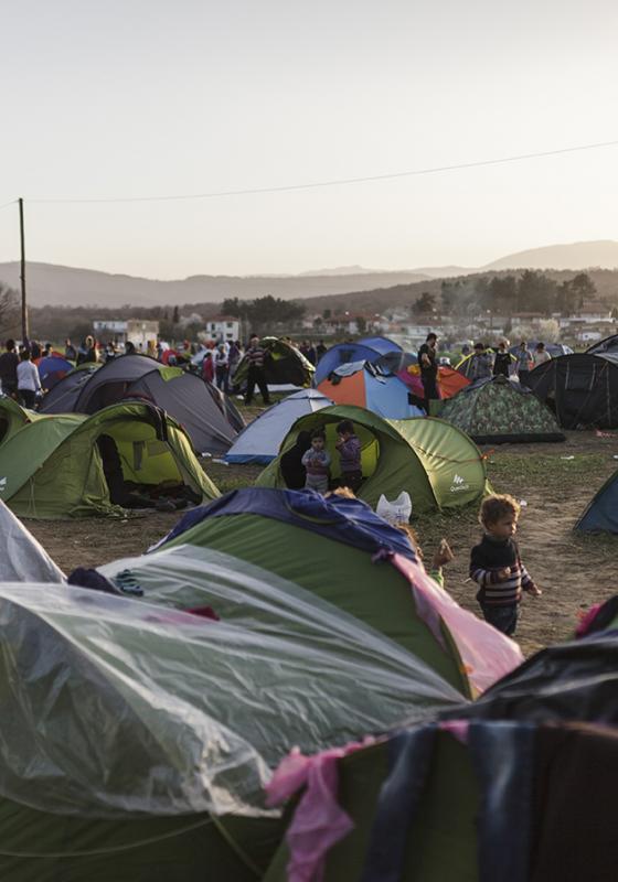 Campamento de refugiados en Grecia de tiendas de campaña