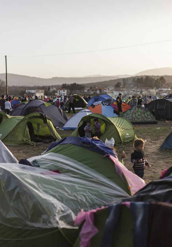 Campamento de refugiados en Grecia de tiendas de campaña Campamento de refugiados en Grecia de tiendas de campaña