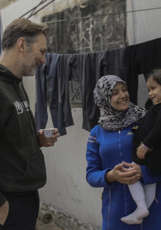 David Morrisey con los refugiados David Morrisey con los refugiados