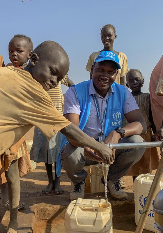trabajador agua ACNUR Sudan del sur