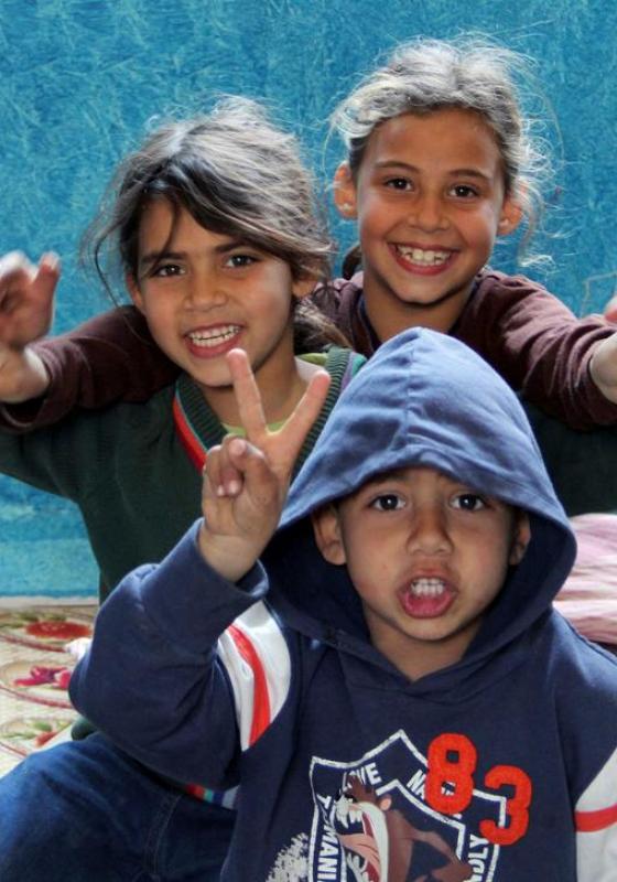 Tres niños refugiados en Líbano