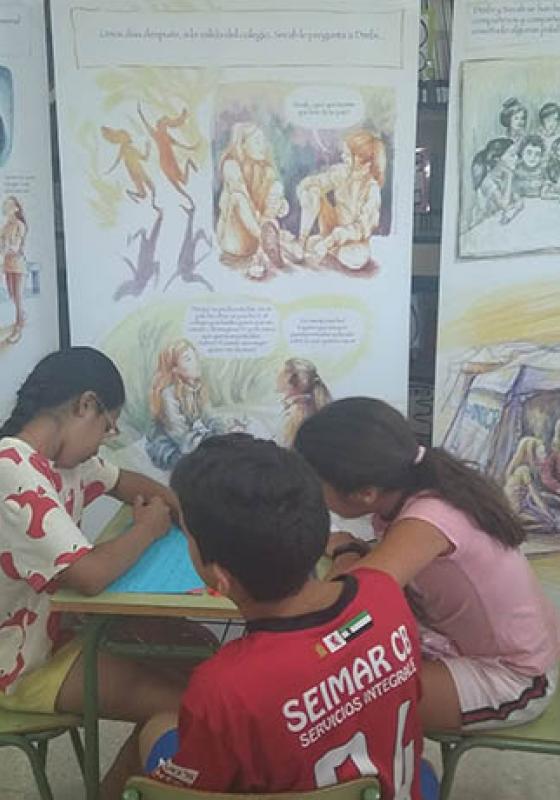 Niños dibujando cómics niños_dibujan_comics