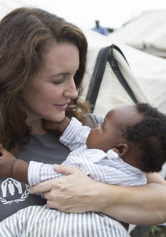 Kristin Davis en Uganda Kristin Davis solidaria