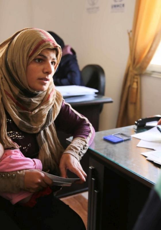 Madre siria con bebé recién nacido Madre siria con bebé recién nacido