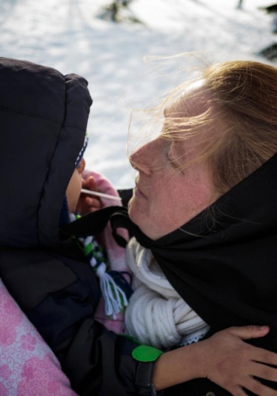 Como visten las mujeres huteritas Mujer huterita, cristianas que visten con pañuelo en la cabeza