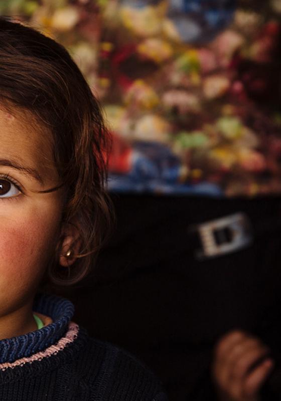 Niña siria refugiada con ACNUR
