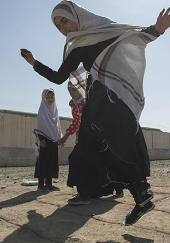 Niña afgana en la escuela