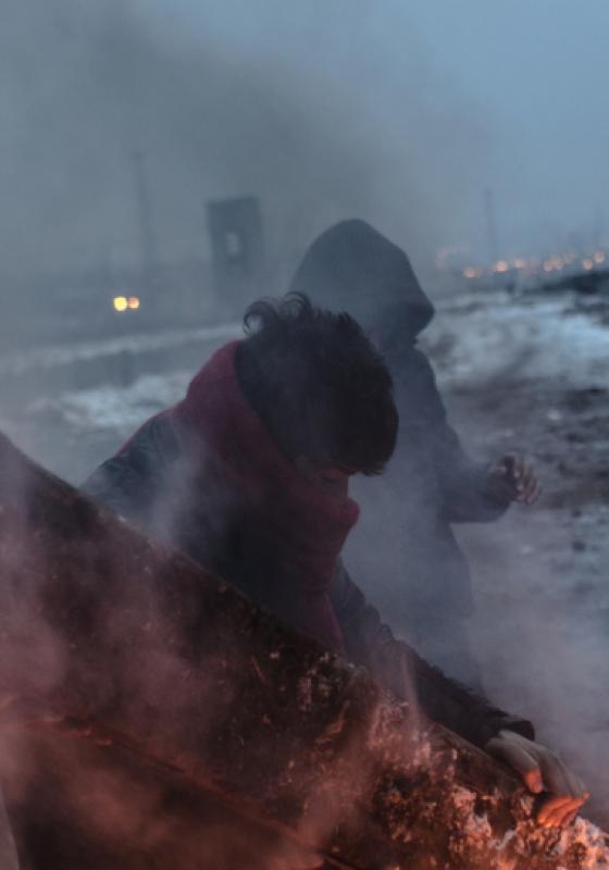 niño afgano refugiado en Serbia niño afgano refugiado en Serbia