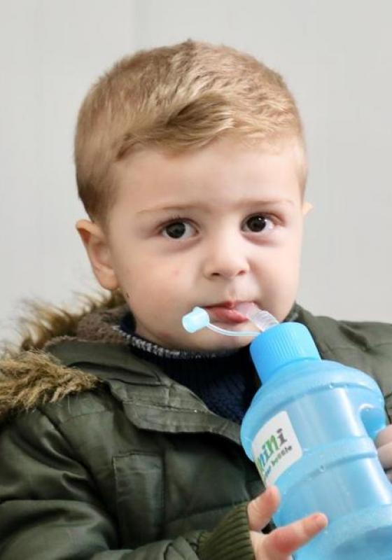 Niño sirio de 2 años Niño sirio de 2 años