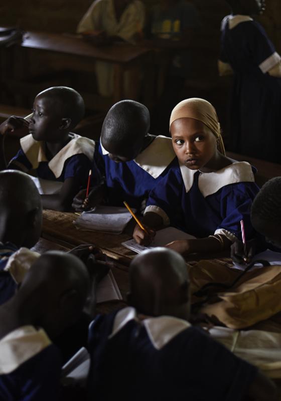 Niños africanos van al colegio en África Niños africanos van al colegio en África