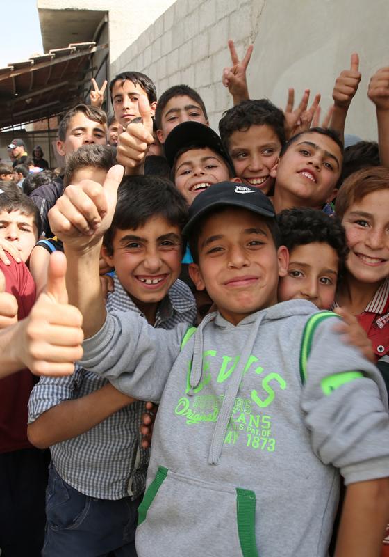 niños en siria reciben ayuda humanitaria