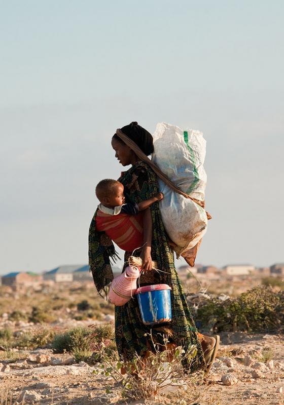 Refugiadas africanas en la huida Refugiadas africanas en la huida
