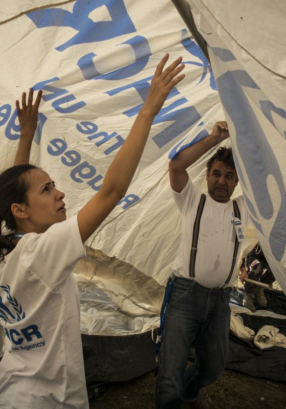 Refugio para una familia de plástico facilitado por ACNUR Refugio para una familia de plástico facilitado por ACNUR