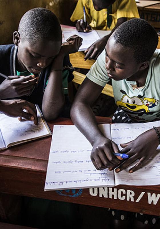 Niños refugiados en la escuela niños_refugiados_educacion