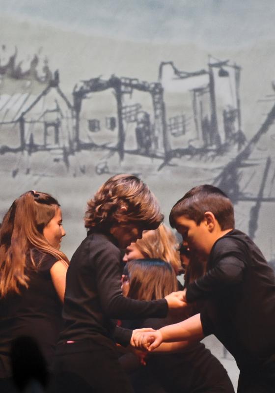 Teatro solidario en Villamartín, foto de Andrés Alpresa