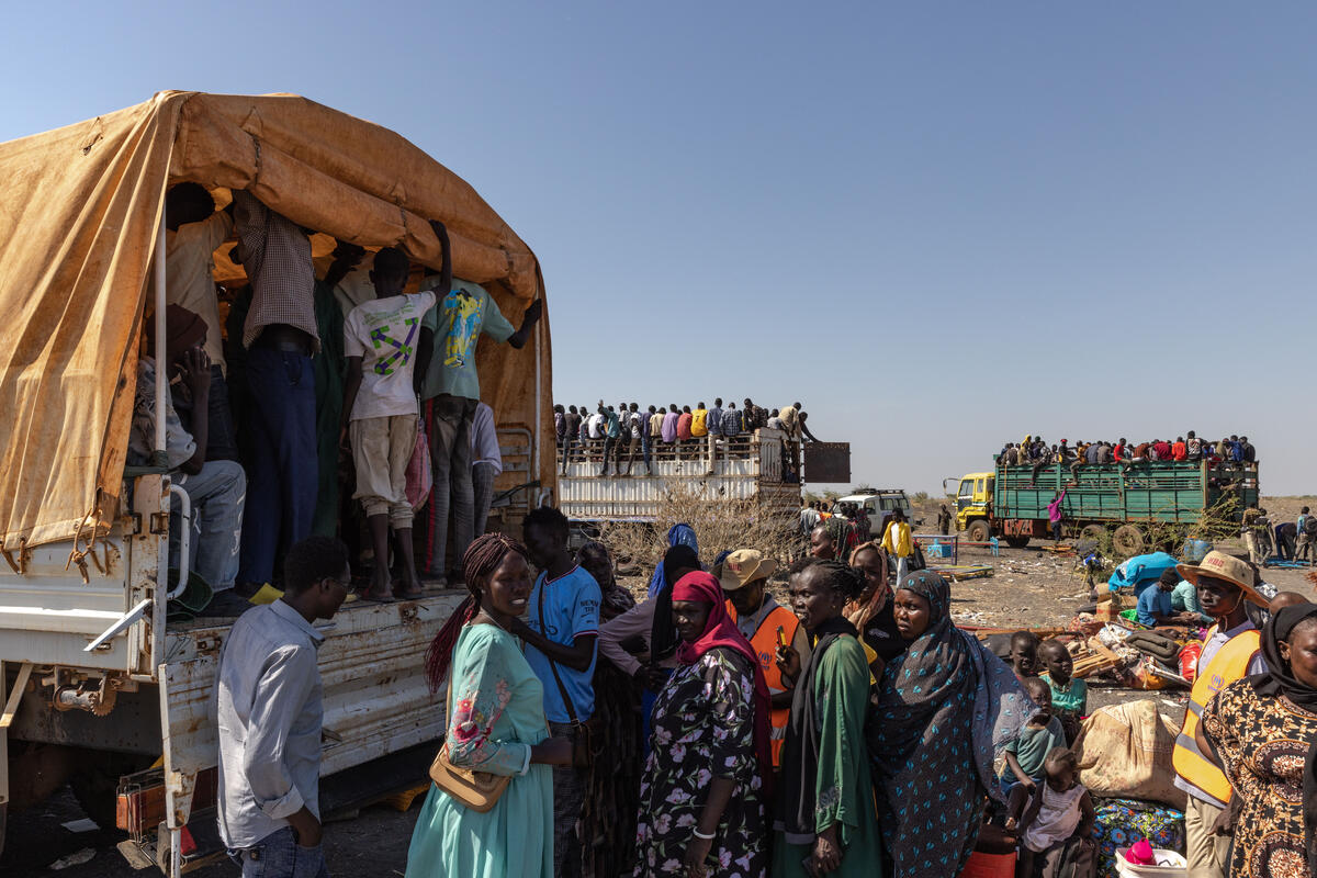 refugiadas sudanesas huyendo