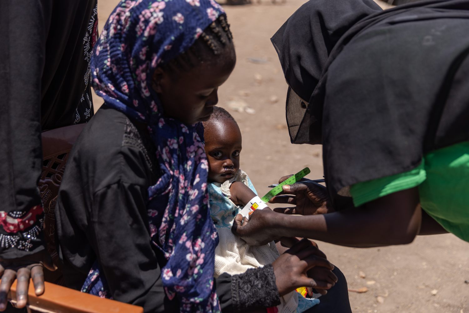 madre e hija sudanesa