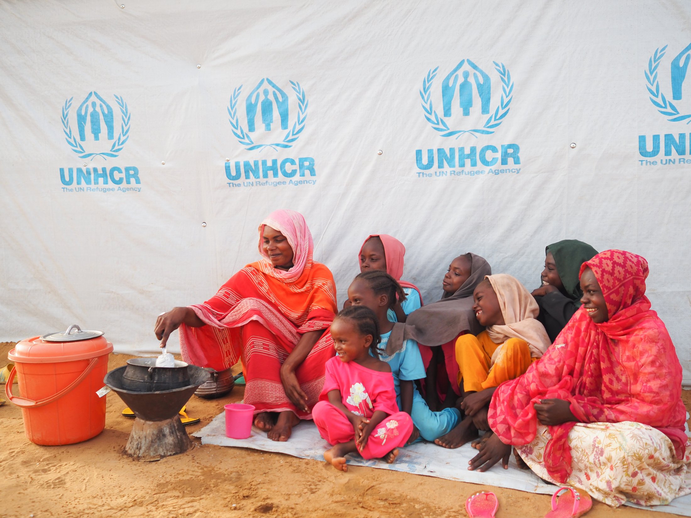 familia sudanesa en refugio ACNUR