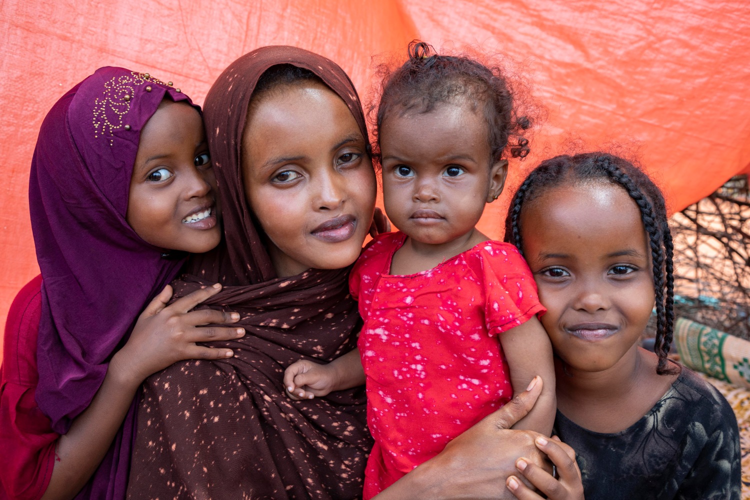 Hafsa y sus tres hijas, refugiadas