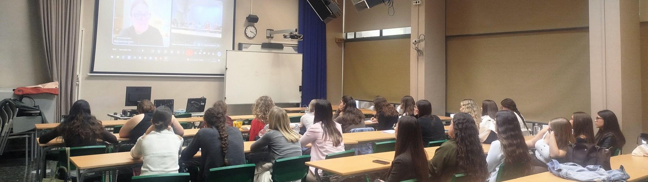 Jóvenes que educan por los derechos de las personas refugiadas