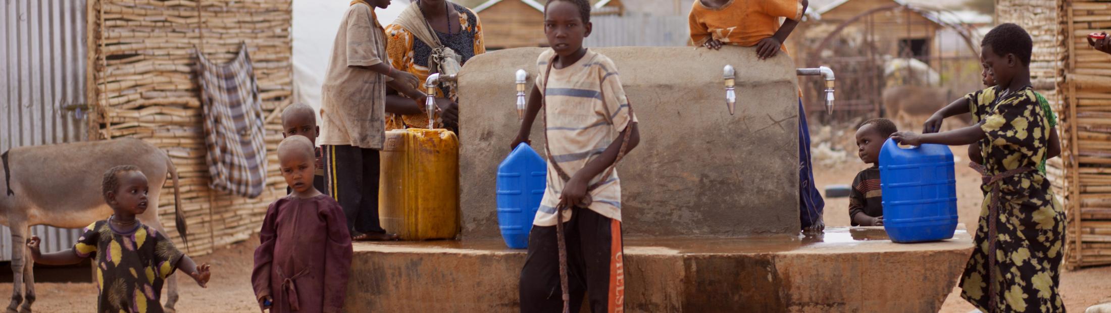 Sin agua, la vida de muchos niños refugiados peligra