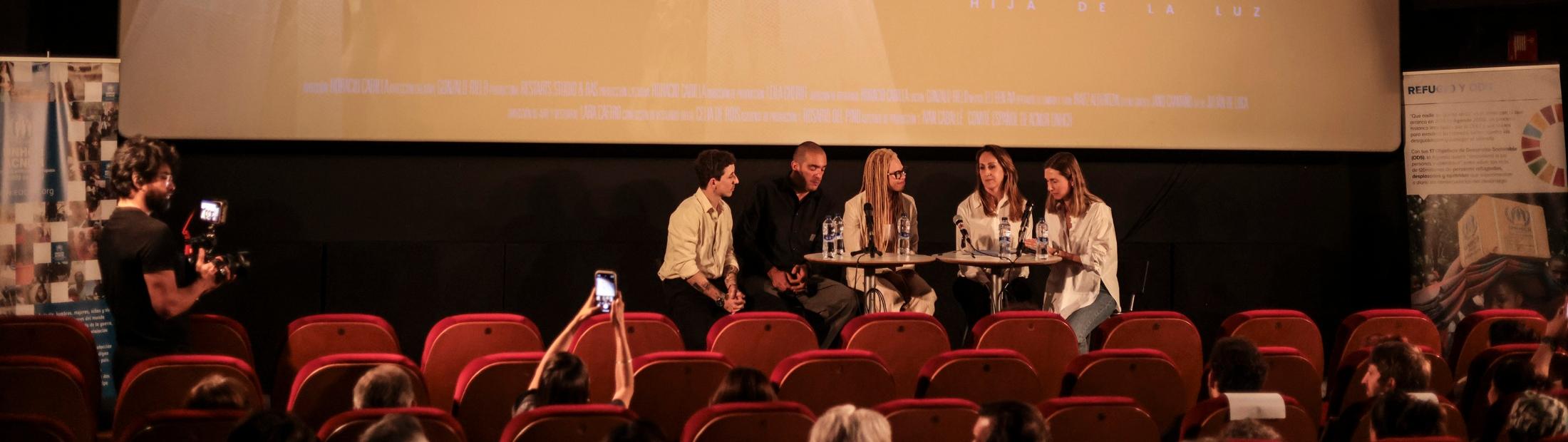 Socios, donantes y colaboradores asisten al preestreno del documental "Adi, filla da luz"