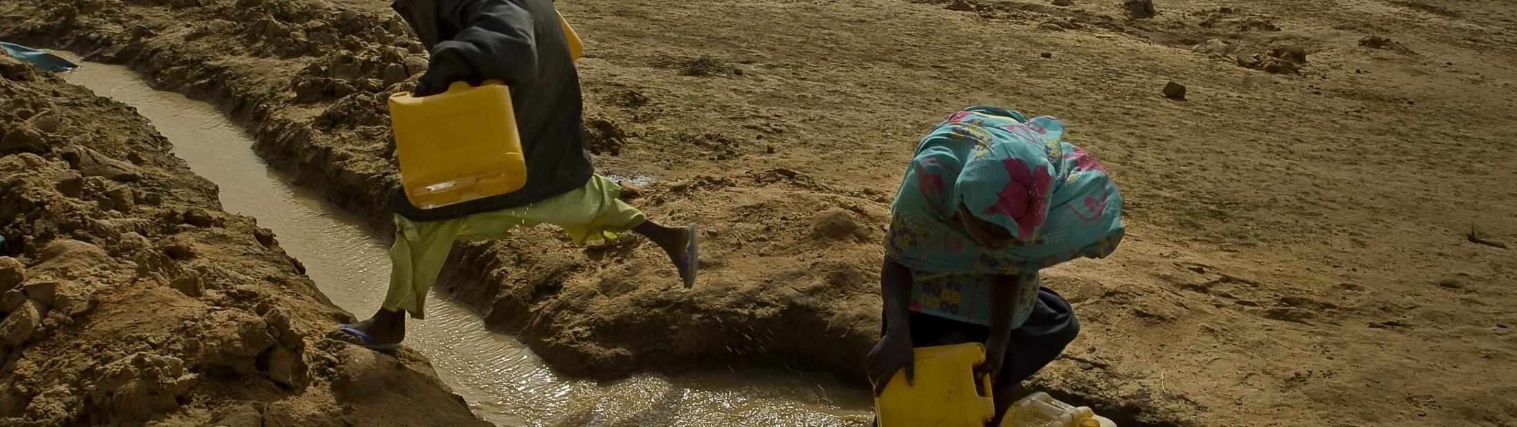 El reto de proporcionar agua potable en un nuevo campo de refugiados