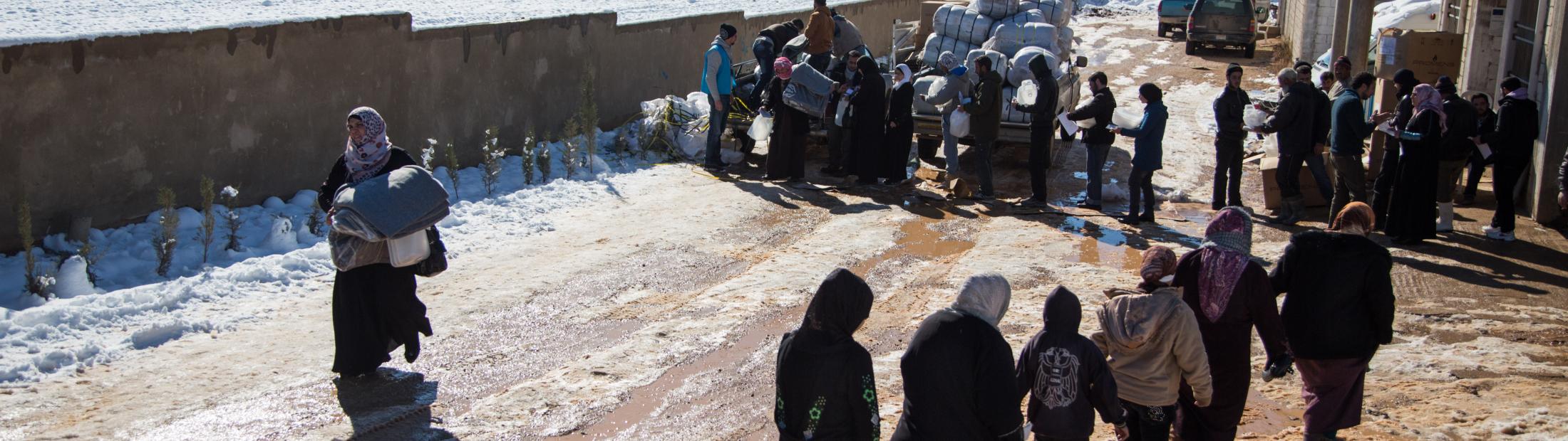 Miles de sirios hacen frente a un duro invierno en su huida hacia Líbano