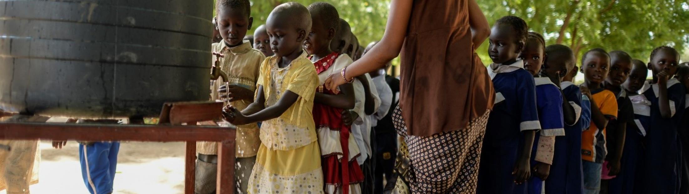 Agua, saneamiento y protección para los refugiados sursudaneses en Uganda 