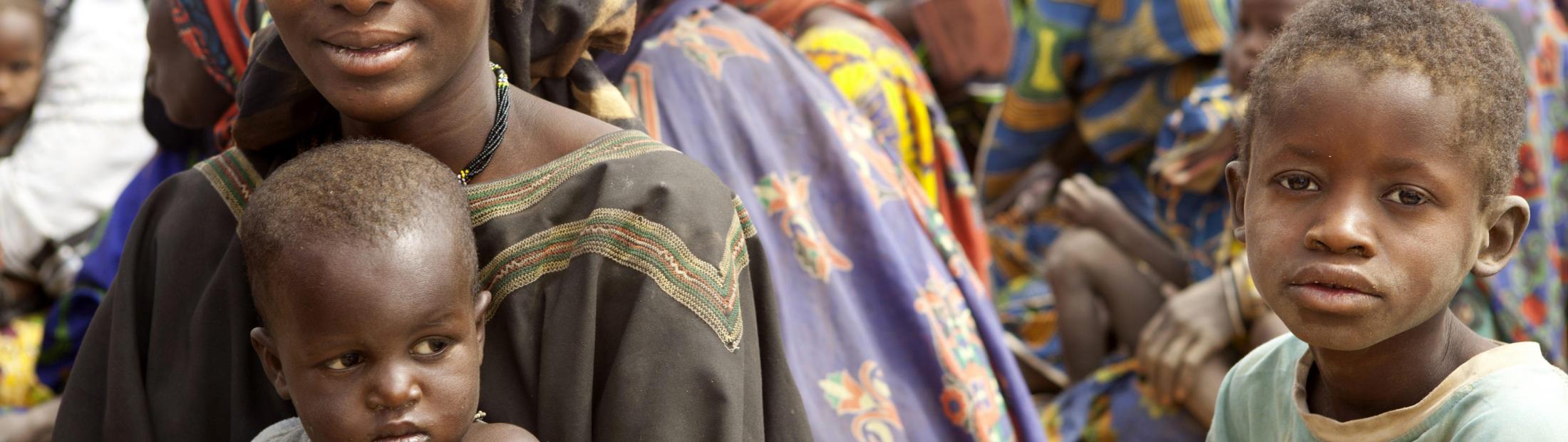 ACNUR lleva agua potable a decenas de miles de refugiados de Mali
