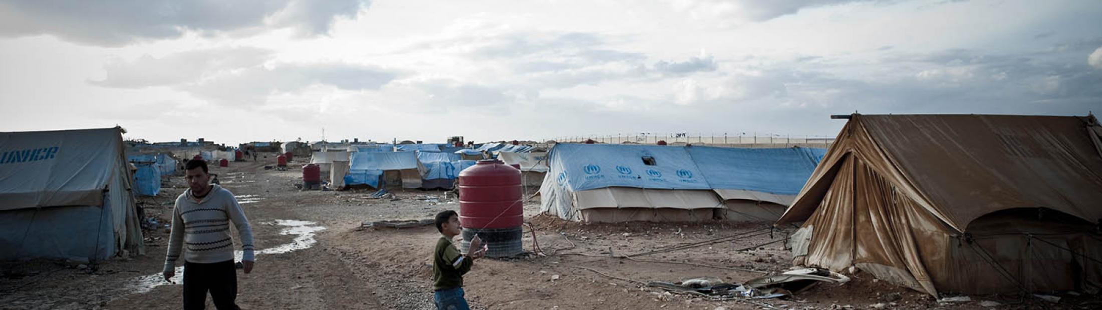 ACNUR comienza a trasladar a miles de refugiados sirios a un nuevo campo en Irak