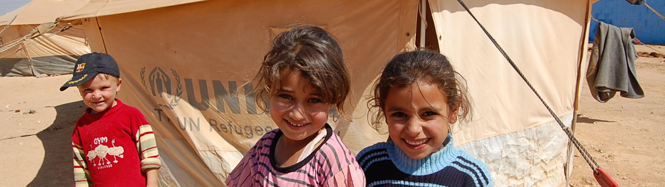 El número de refugiados sirios en el Líbano supera ya las 100.000 personas