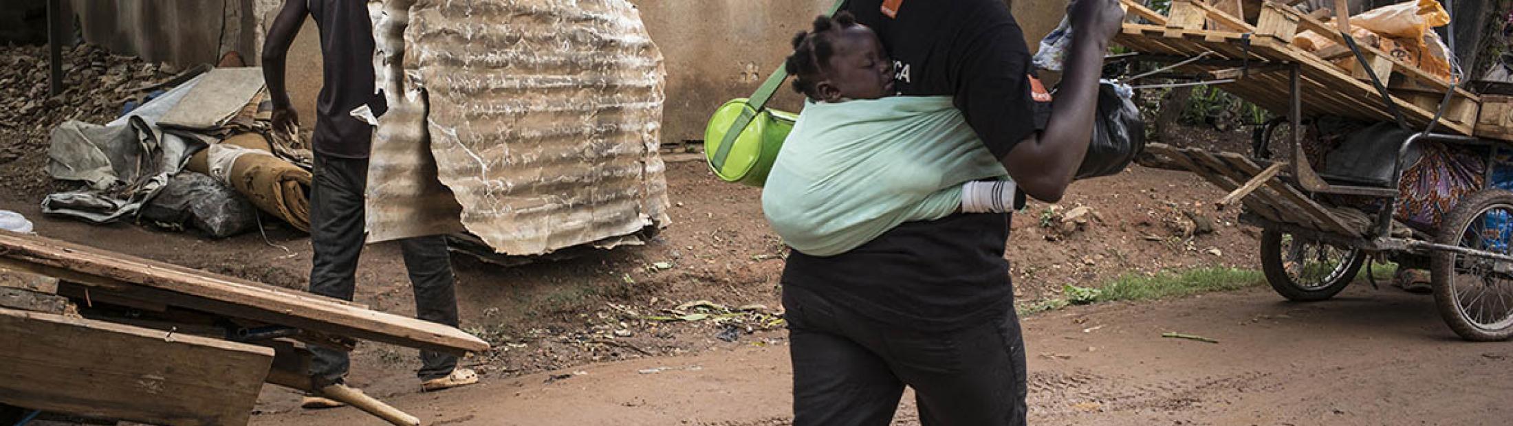 Un bebé llamado Felicidad, uno de los 50.000 refugiados de Burundi repatriados 