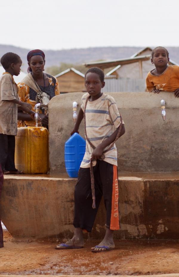 Sin agua, la vida de muchos niños refugiados peligra