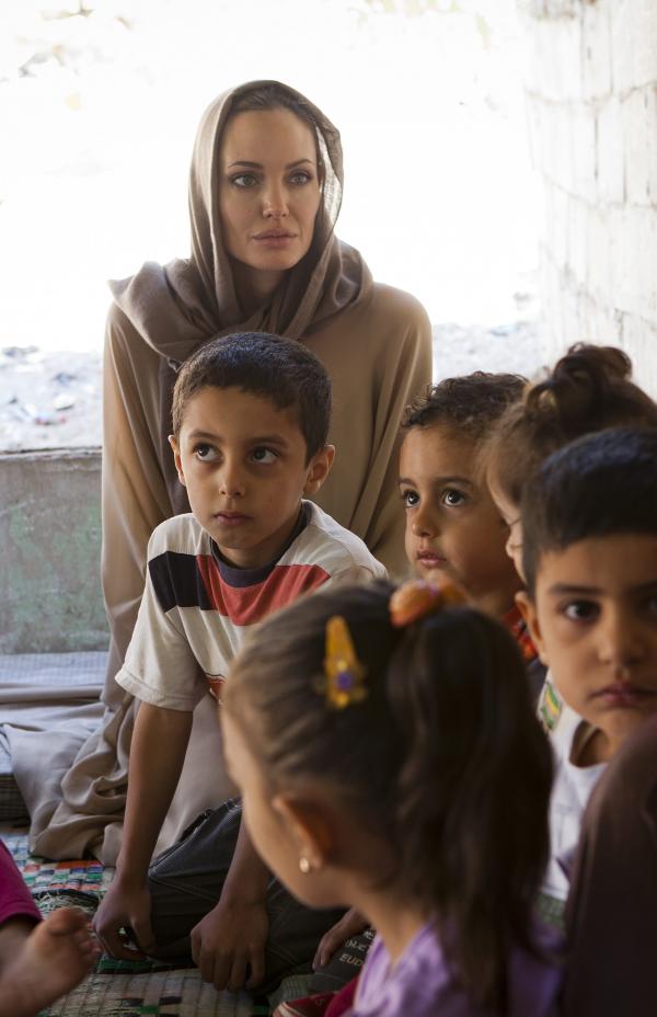  La Enviada Especial de ACNUR, Angelina Jolie, visita el Líbano y pide más ayuda para los niños de Siria