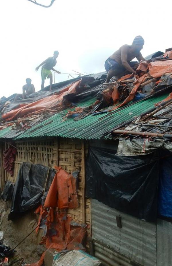 Ciclón Mora en Bangladesh: ACNUR lleva ayuda a las víctimas