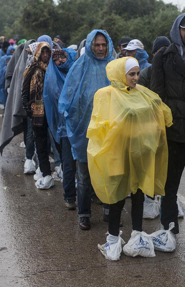 El mal tiempo no detiene el flujo de refugiados a Europa