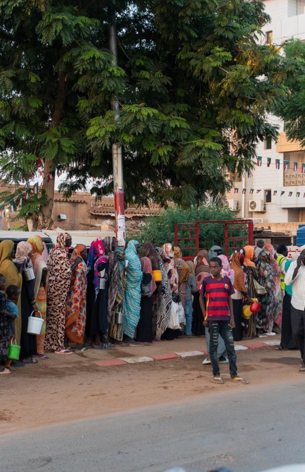 Brutal violencia en El Fasher: miles de personas huyen en Sudán