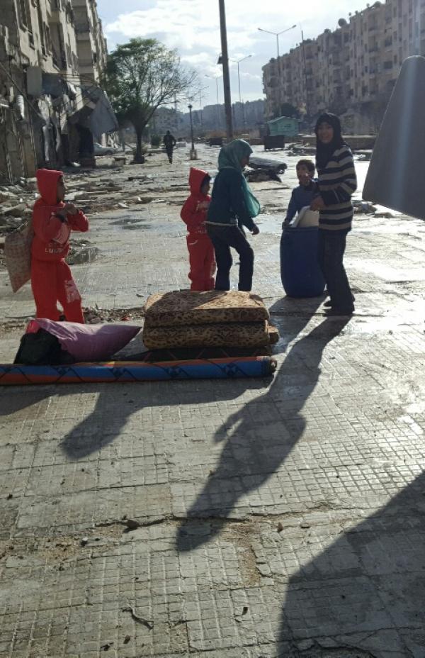 Noticias: Alepo oeste refugia a 45.000 desplazados de la zona este