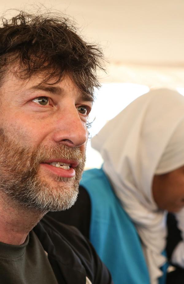 Neil Gaiman, embajador de buena voluntad de ACNUR
