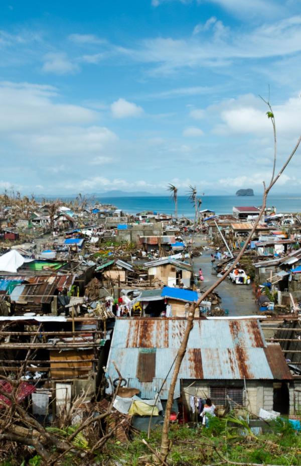 Tifón Haiyan: ACNUR entrega ayuda de emergencia en Tacloban