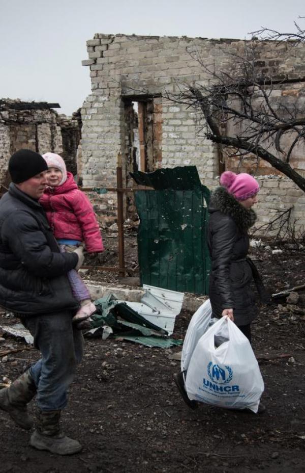 Ucrania: desplazados ayudan a otros desplazados