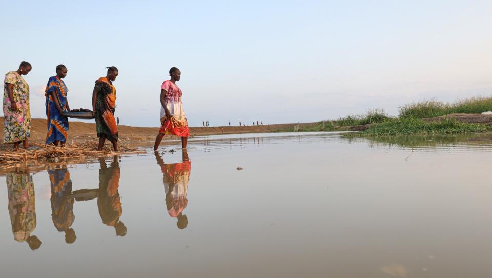 Reinventarse para sobrevivir: la historia de Martha, pescadora en Sudán del Sur