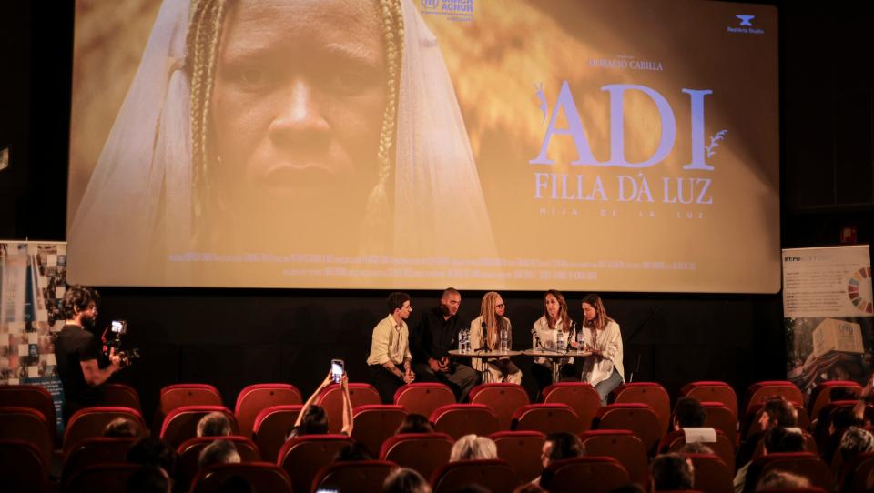 Socios, donantes y colaboradores asisten al preestreno del documental "Adi, filla da luz"