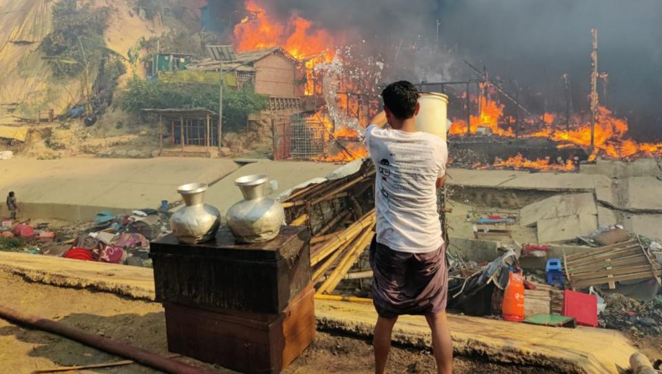 Incendio en el campo de refugiados rohingya de Bangladesh